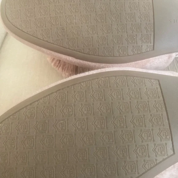 Birdies Pink Plush Slippers with Decorative Pom-Pom - Picture 3 of 6